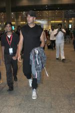 Akshay Kumar snapped at airport on 18th Oct 2015